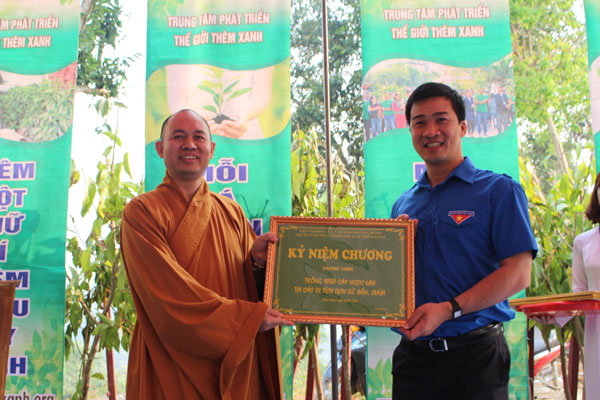 Lễ[-]phát[-]động[-]“Trồng[-]1000[-]cây[-]hoa[-]ngọc[-]lan[-]tại[-]các[-]khu[-]di[-]tích[-]lịch[-]sử,[-]đền,[-]chùa”[-]